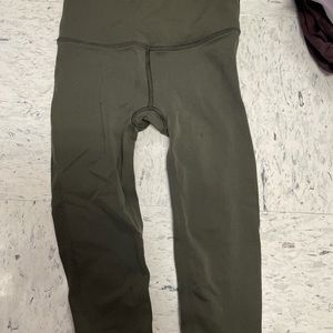 NEVER WORN- Lululemon Crops